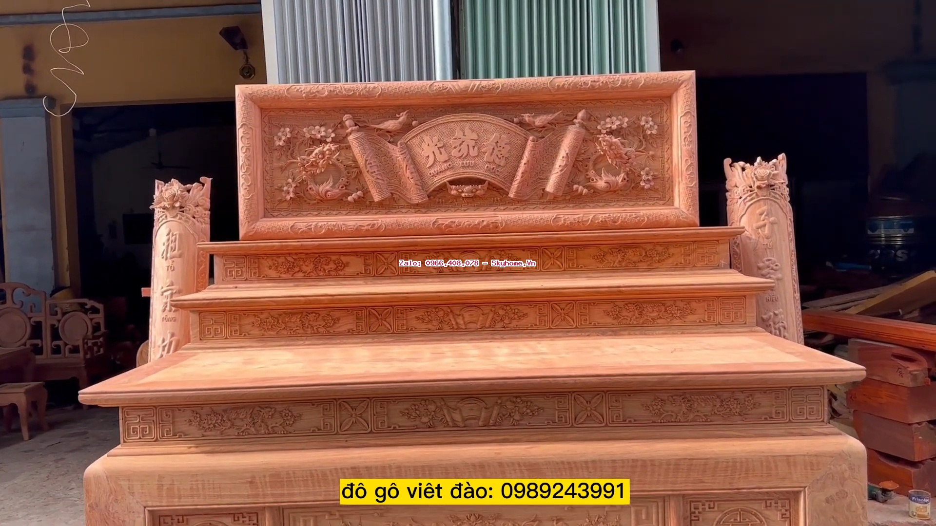 Bàn thờ tam cấp chân 18 kết hợp Đại Tự lồng cuốn thư và câu đối lòng mo Bàn thờ tam cấp chân 18 kết hợp Đại Tự lồng cuốn thư và câu đối lòng mo