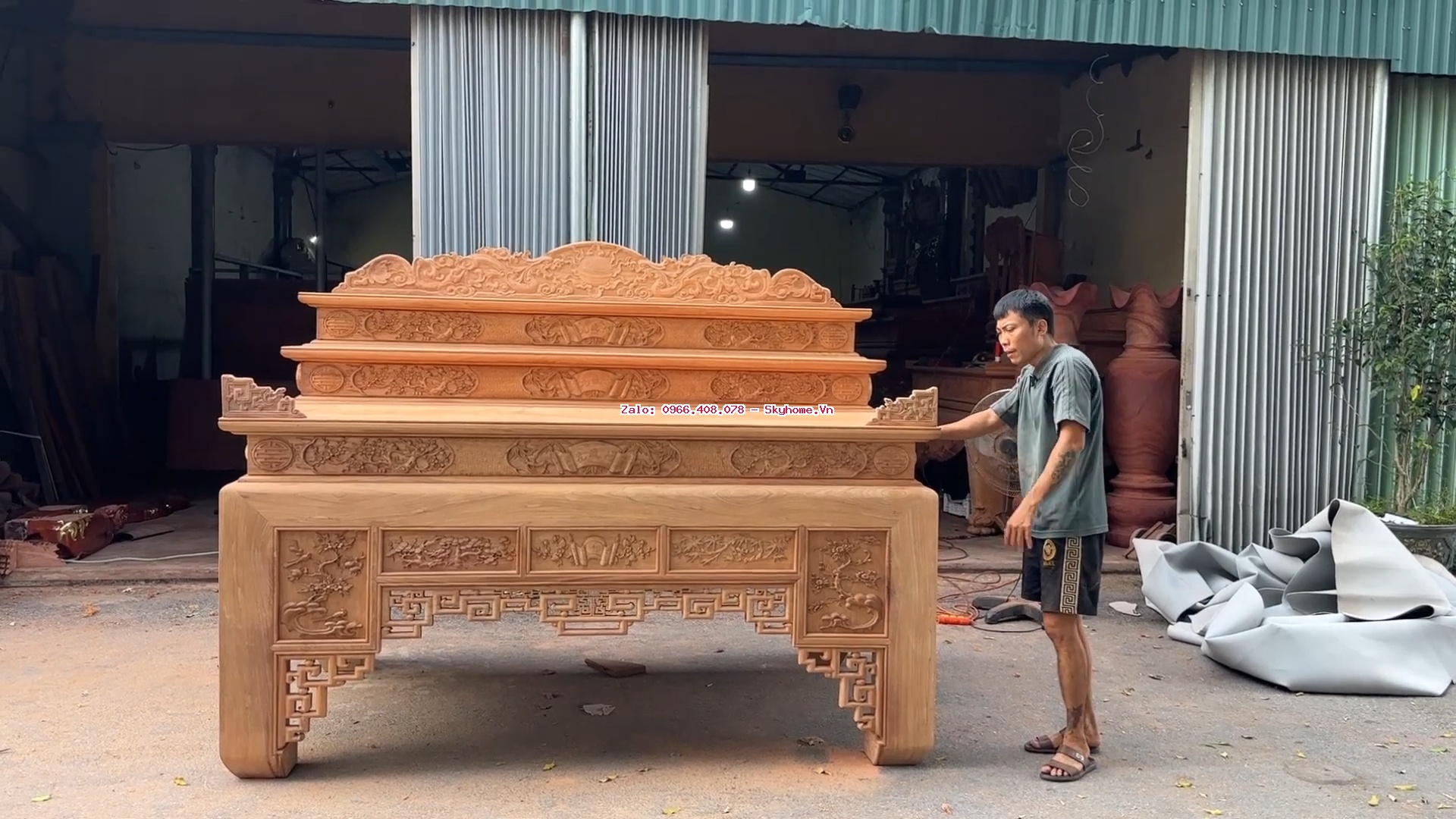 Bàn Thờ Tam Cấp Gỗ Gõ Pachi 2,37m có vách tam sơn