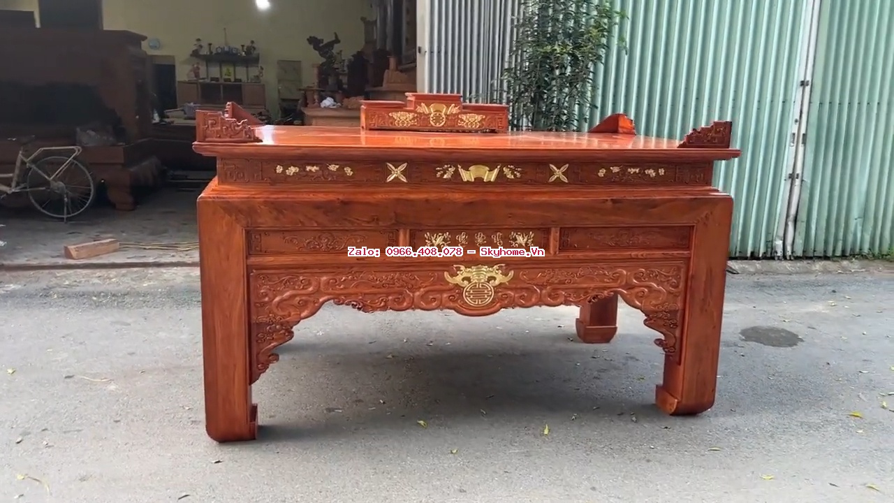 Bàn thờ Như Ý chân vuông 18 kích thước 2,33m hoàn thiện dát vàng điểm