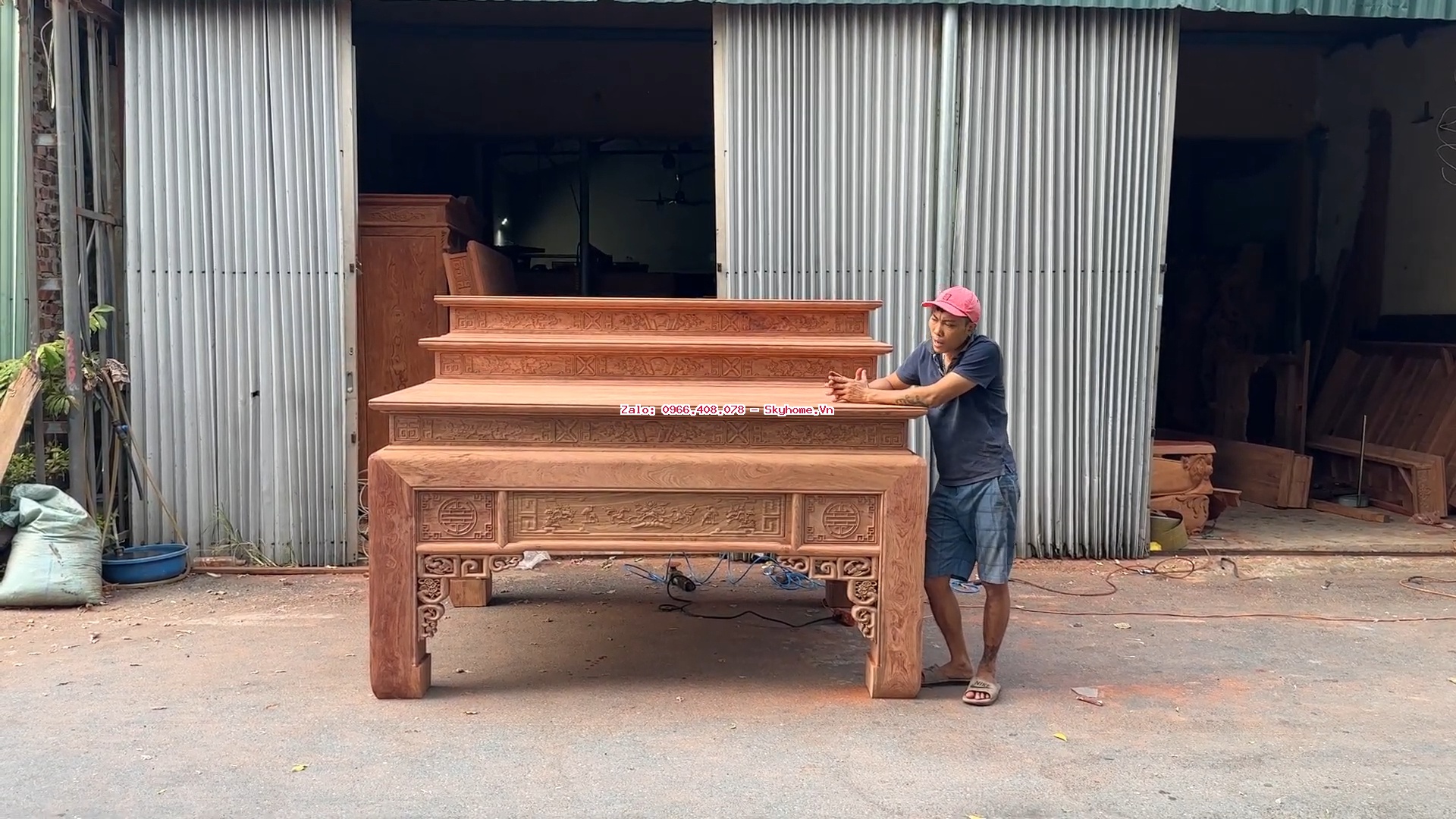 Bàn thờ tam cấp chân vuông 18