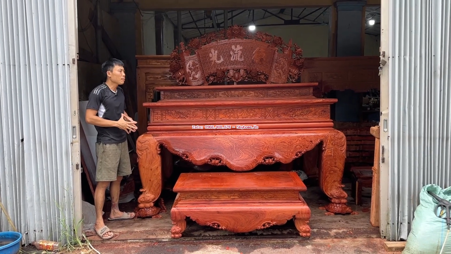 Sập thờ trơn 2,17m x 1,27m, chân vuông 26