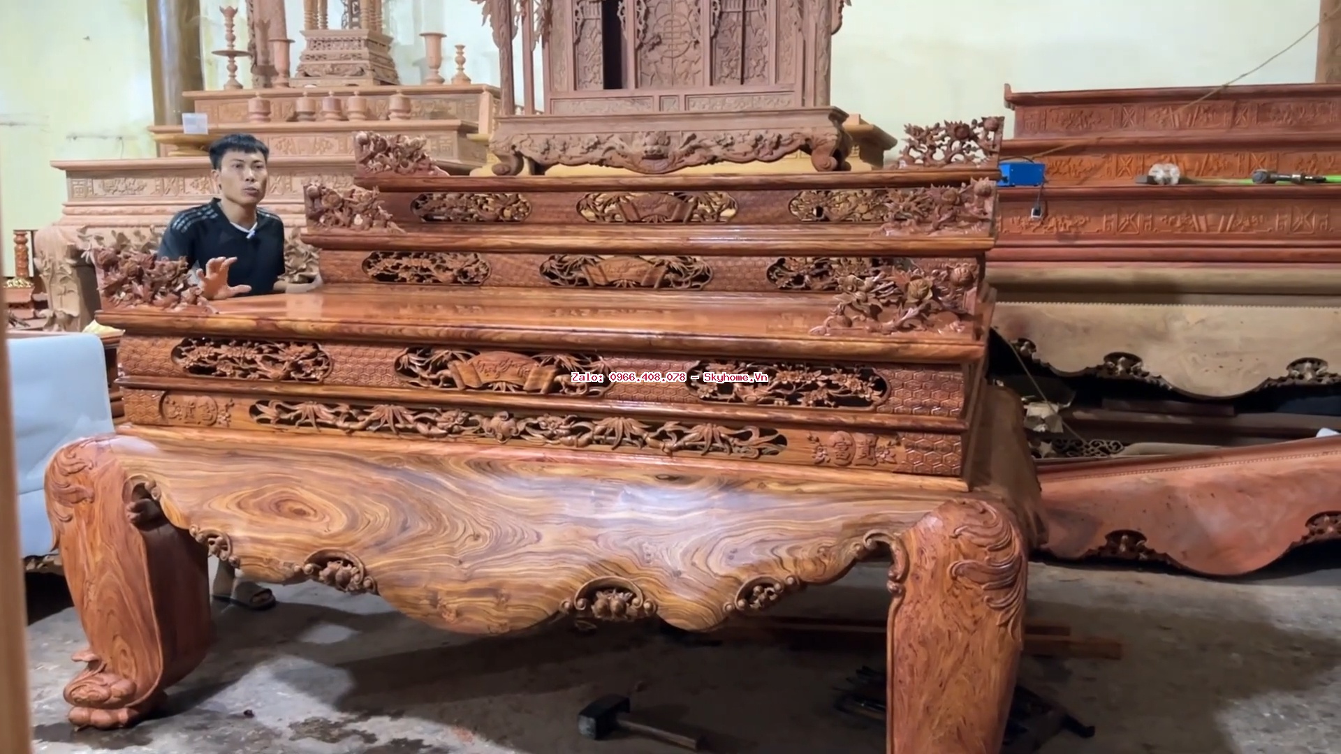 Sập thờ trơn 2,37m x 1,77m đục chữ Đặng Gia Tộc