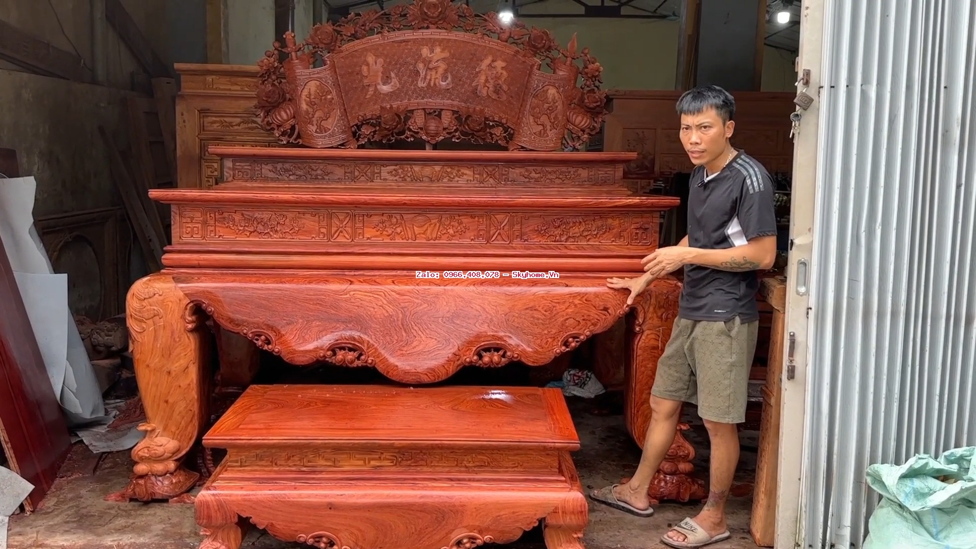 Tại Sao Sập Thờ Trơn Lại Có Giá Thành Cao Bằng Sập Thờ Đục Thậm Chí Còn Khó Làm Giá Còn Cao Hơn