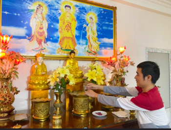 Lập bàn thờ cao đài và thờ Phật trong gia đình