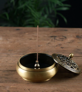 Mẫu Lư Đốt Trầm Bằng Đồng Trơn Dành Cho Người Thích Sự Nhẹ Nhàng Đơn Giản