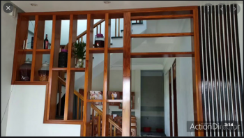 Vách ngăn phòng khách và cầu thang