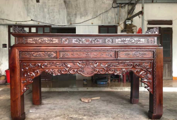 Có nên lập bàn thờ cho chó mèo?