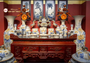 Bày Đồ Thờ Theo Cặp Trên Bàn Thờ