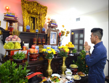 Thắp hương liên tục trong ngày Tết thế nào mới đúng?