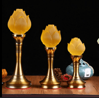 Đèn thờ đặt vị trí nào trên bàn thờ