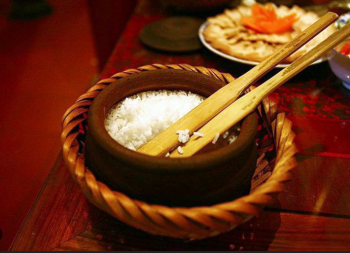 Tại sao người Mường kiêng đánh con bằng đũa cả
