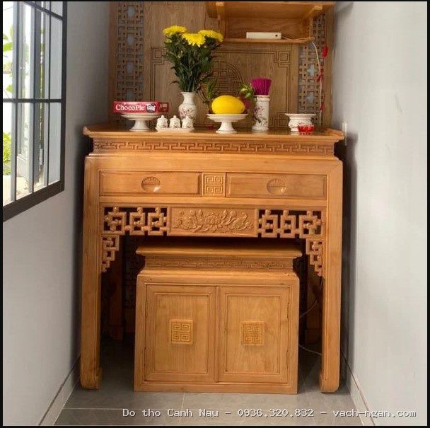 Bàn thờ chạm sen lấy nền gỗ gụ cao cấp