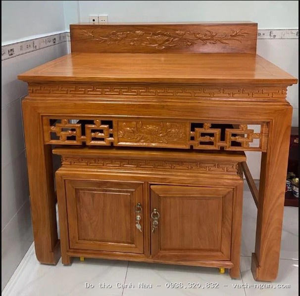 Phòng thờ gia tiên có câu đối trang trí