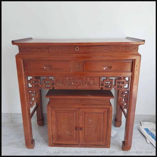 Phòng thờ chung cư đơn giản tại phòng khách