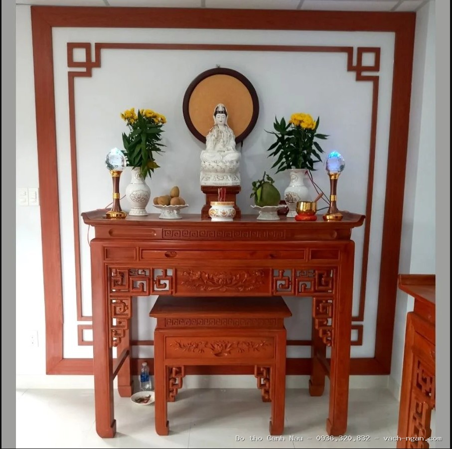 Phòng thờ đẹp có rèm che tại phòng khách