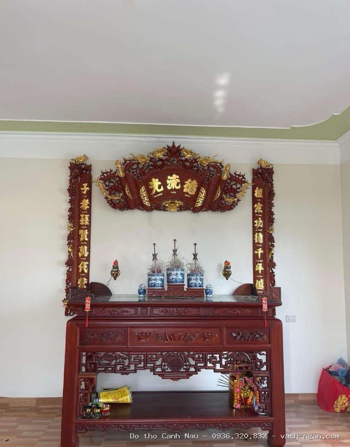 Bàn thờ gỗ gõ đỏ 3 tầng hoa sen 