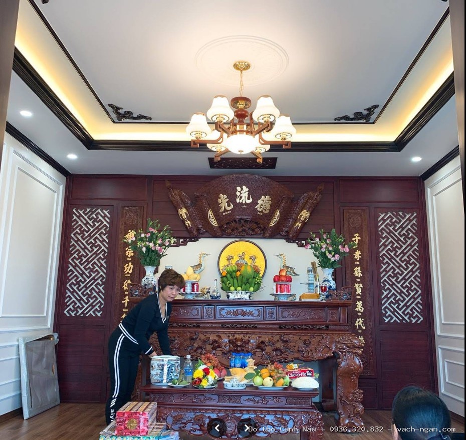 Bàn thờ 4 chân đứng chạm hoa văn tao nhã BTD36 giá tại xưởng