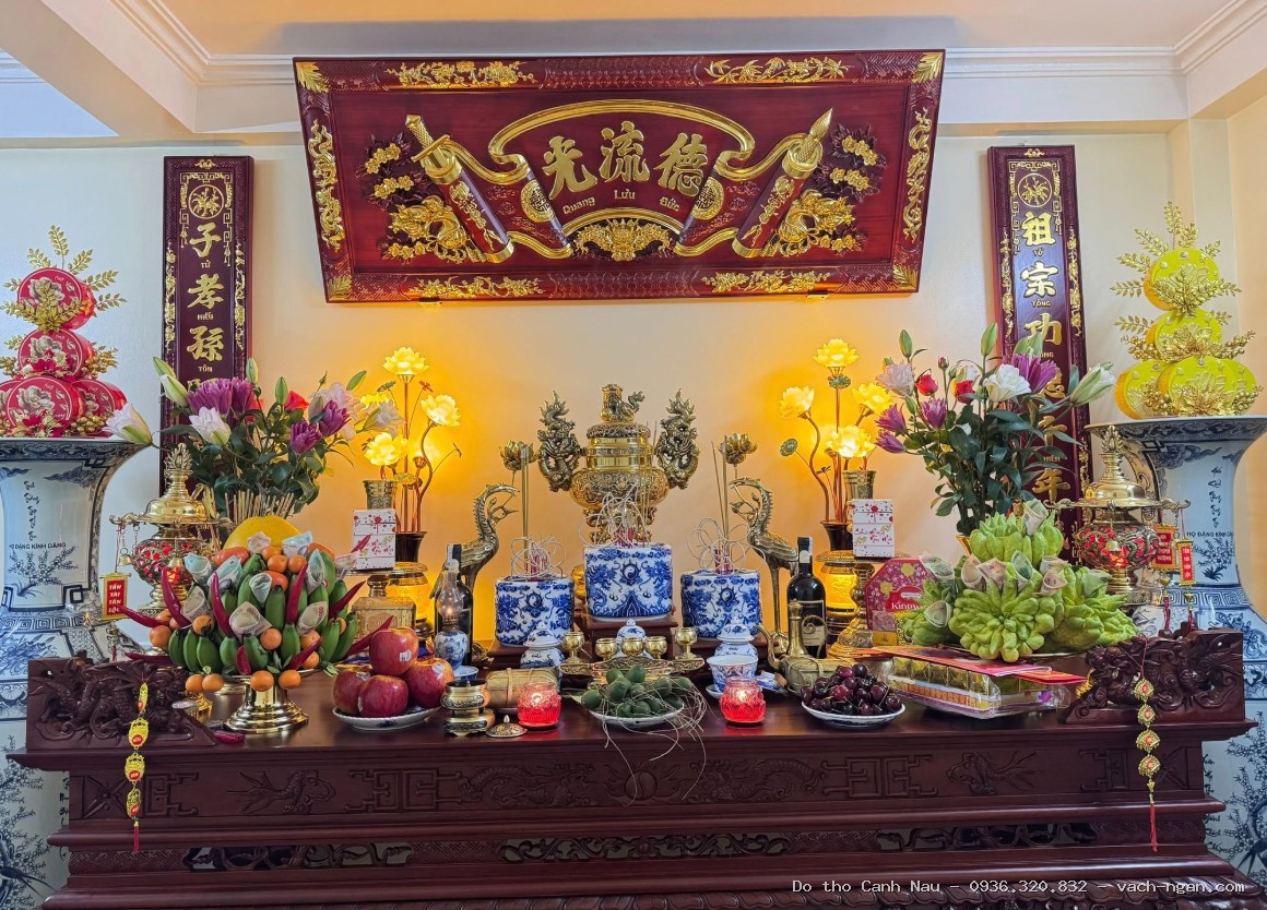 Bàn thờ sen 1m07 gỗ Hương đỏ 