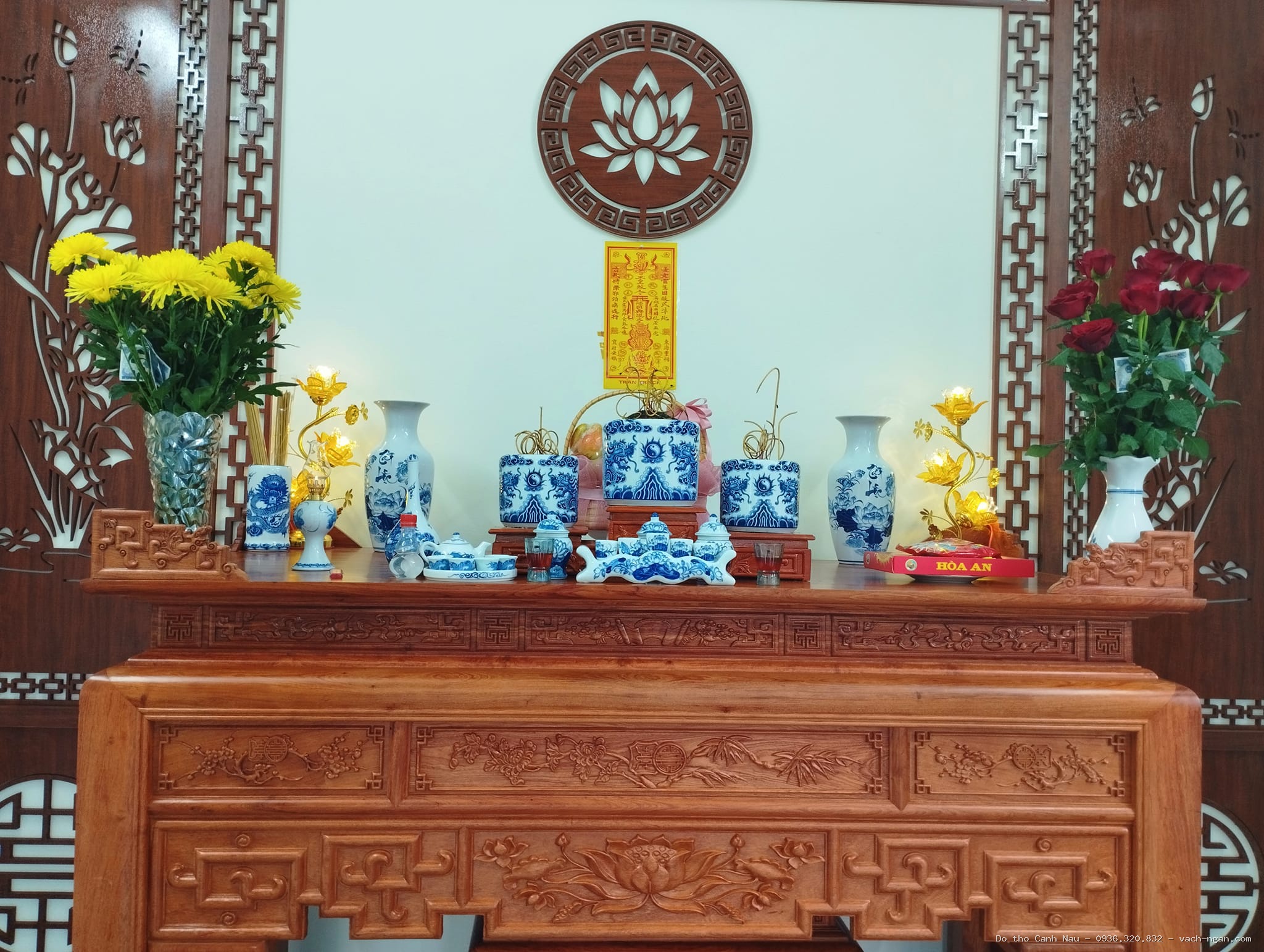 Bàn thờ đứng gỗ gõ màu cánh gián mẫu liên đài tại Tây Hồ