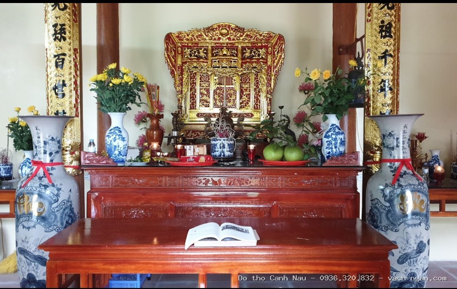 Bàn thờ đứng gỗ gụ màu cánh gián mẫu Lục Hợp tại Hoàn Kiếm