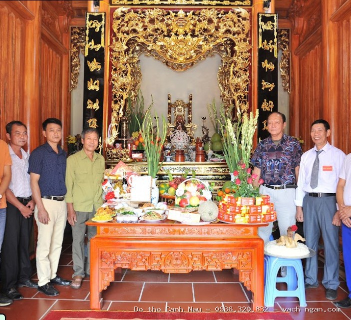 Bàn thờ đứng gỗ Gụ trang nghiêm – TT366 tại Thanh Xuân