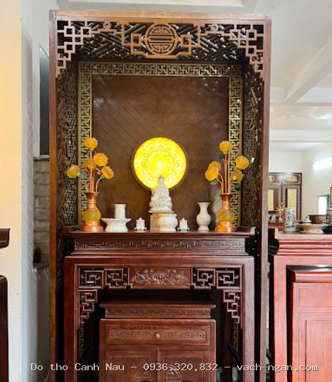 Bàn thờ gỗ gõ đỏ kết hợp vách ngăn phòng thờ tại Nam Từ Liêm