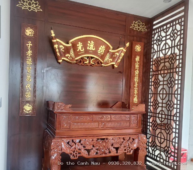 Bàn thờ gỗ gụ cùng bộ đài nến thờ 10 món tại Nam Từ Liêm