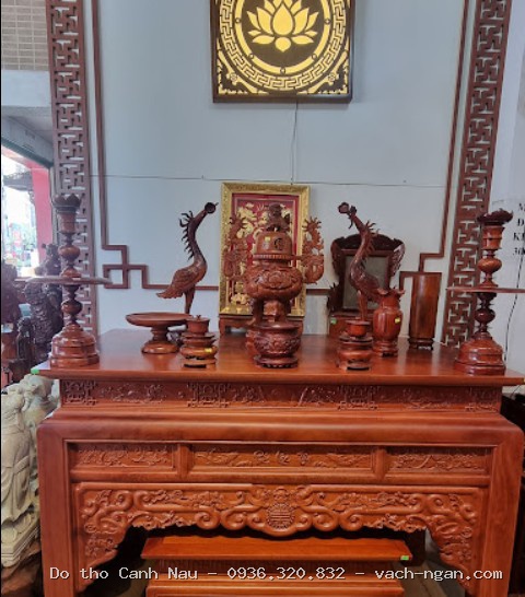 Bàn thờ gỗ hương mẫu Ngũ Phúc kết hợp tranh trúc chỉ tại Đống Đa