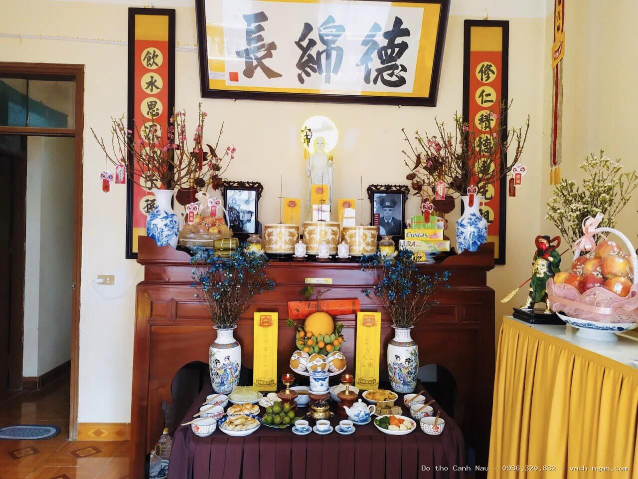 Sập thờ gỗ gụ màu cánh gián mẫu Thiên Lộc tại Tây Hồ