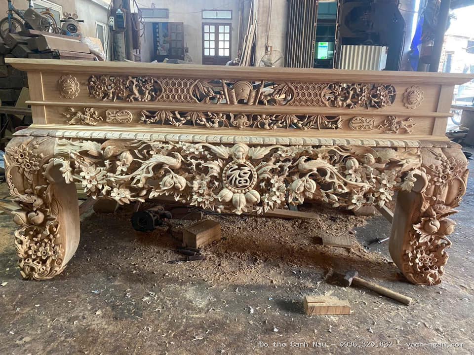 Sập thờ gỗ hương đỏ màu cánh gián mẫu Kim Liên Bảo tại Nam Từ Liêm