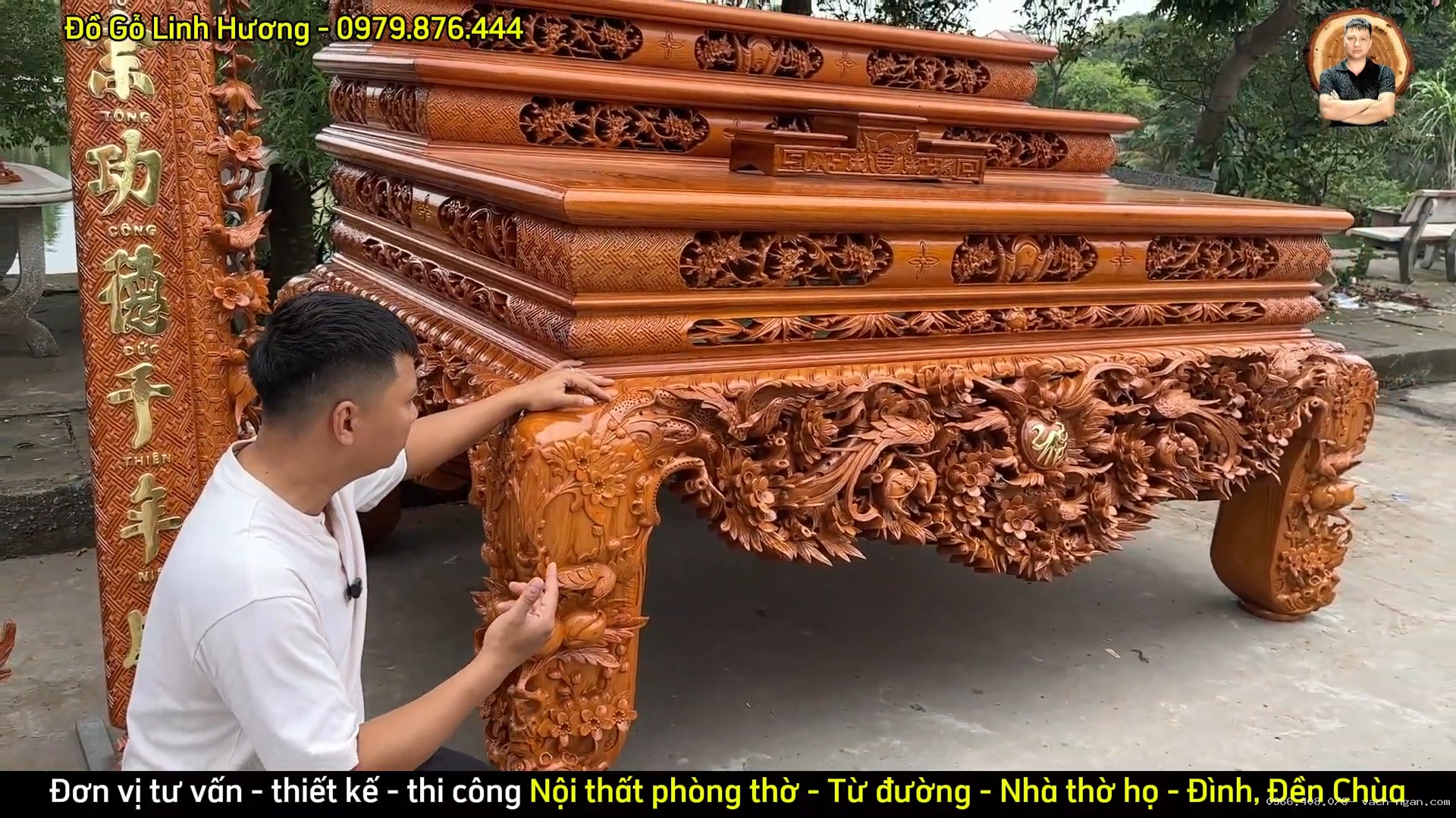 Mẫu bàn thờ 3 cấp kết hợp cuốn thư câu đối cho không gian phòng thờ hậu lâu rộng tại Vĩnh Phúc