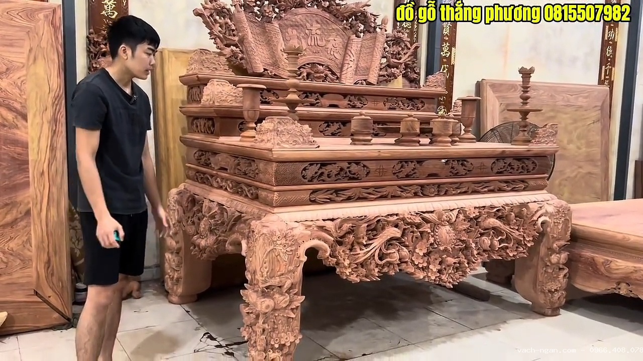 Vua sập thờ gỗ hương đá với phần vai tiền liền khối dày 10 phân