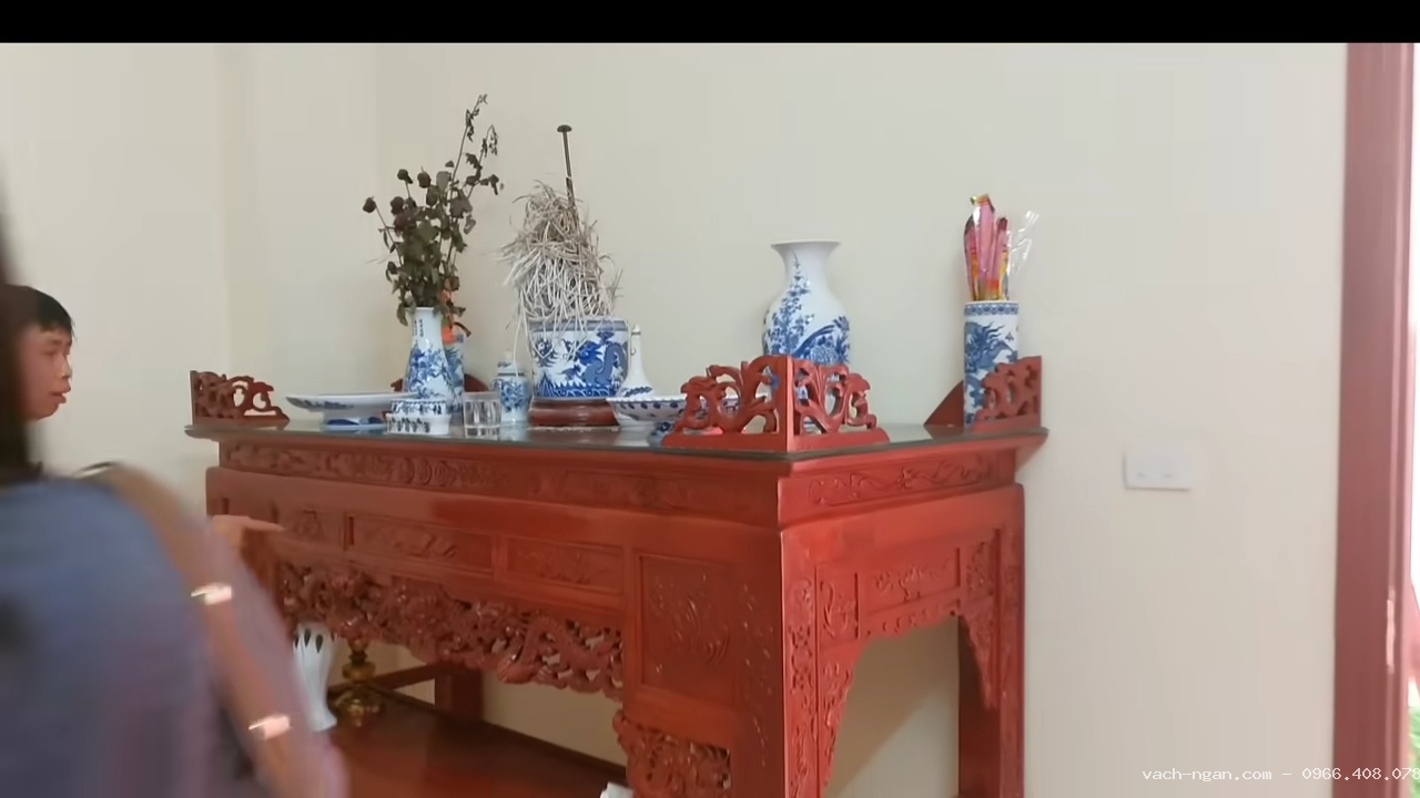 Mang tro cốt người thân sau hỏa táng về nhà nên hay không ?