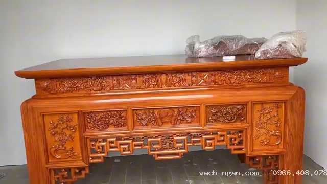 Bàn thờ án gian đại tự câu đối được lắp đặt tại phòng thờ tầng 7