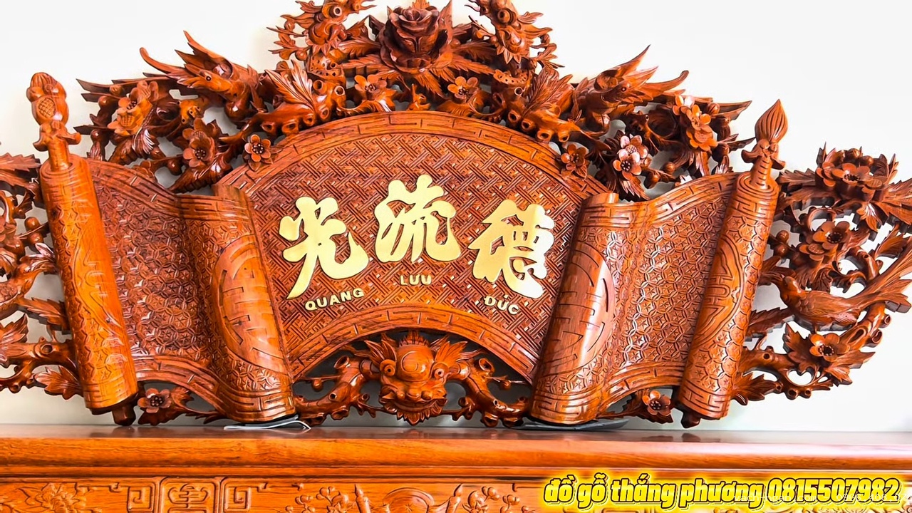 Cuốn thư Mai Hóa Long kèm câu đối gỗ hương đá