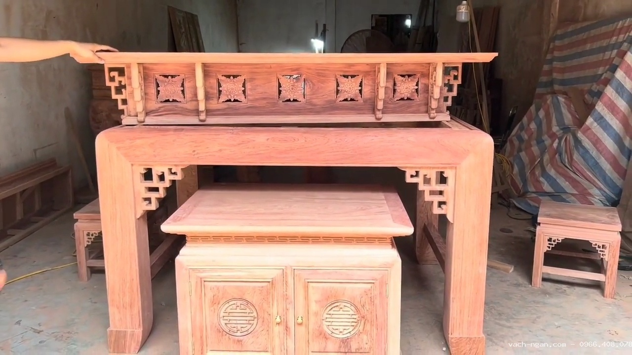 Bàn thờ thiết kế riêng với vai 14 phân, mặt ghép 3 tấm liền khối