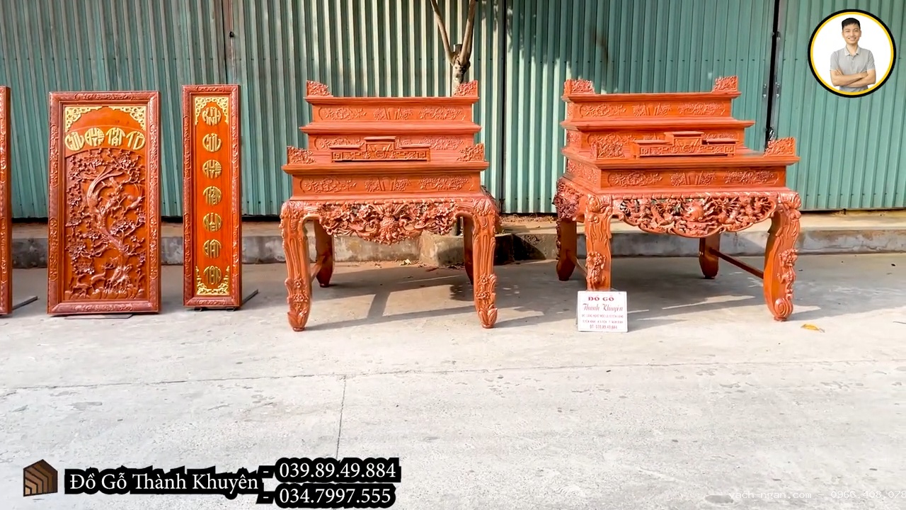 Thiết kế nội thất phòng thờ từ đường Nam Định với bàn thờ 3 cấp và bộ cửa võng gỗ hương đá