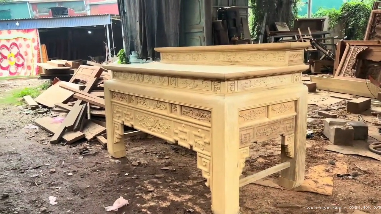 Bàn thờ gỗ gụ chân 16 kích thước lớn, kết cấu chắc chắn