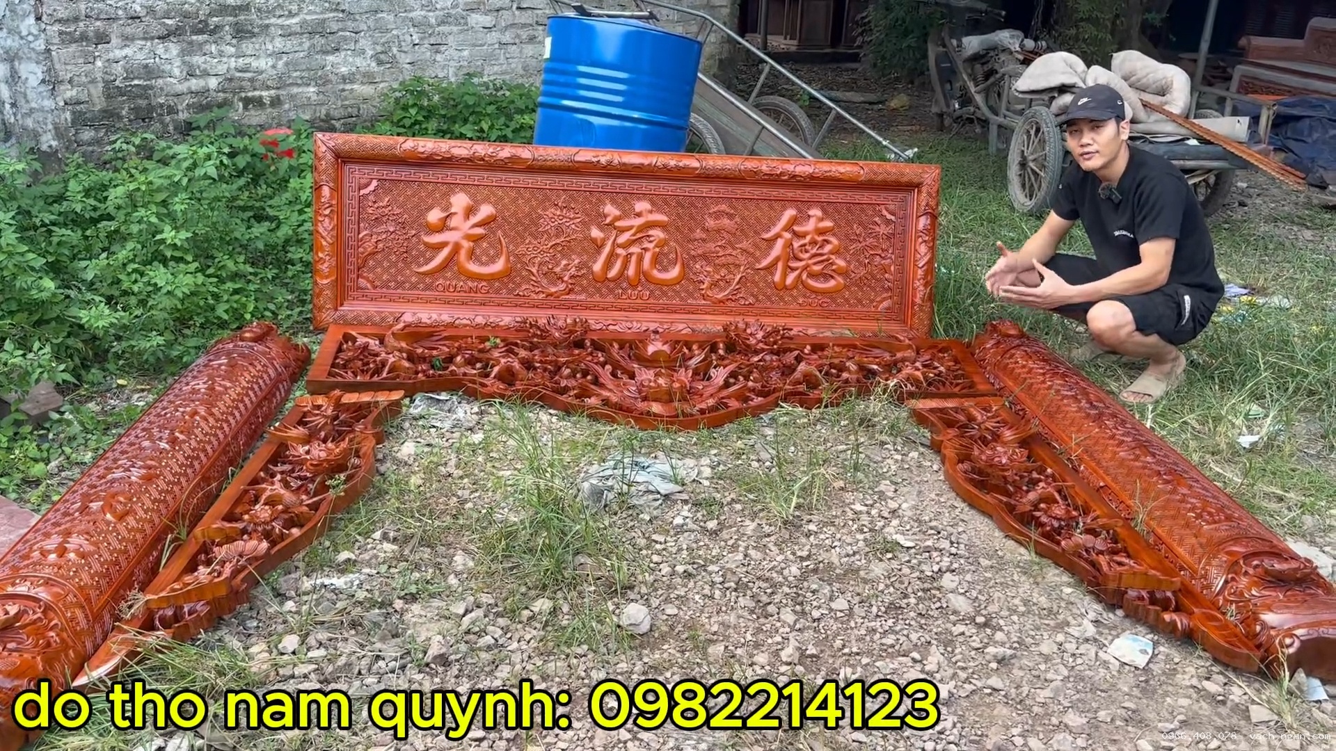 Thiết kế hệ thống đại tự, câu đối và cửa võng trong phòng thờ