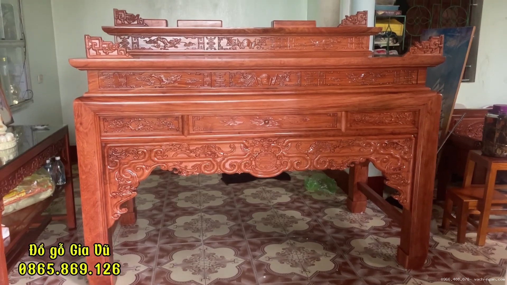 Án gian thờ Như Ý gỗ hương đá tại Móng Cái Quảng Ninh- thiết kế đơn giản dễ lau chùi cho gia đình trưởng chi