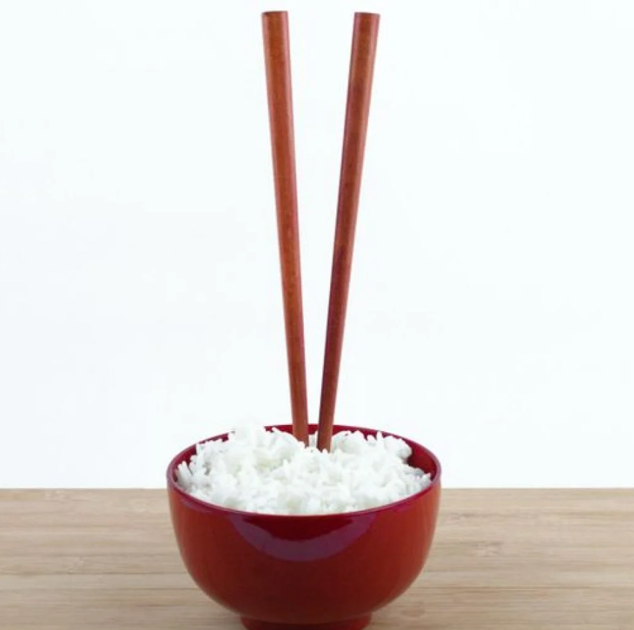 Các quan niệm tín ngưỡng và cơ sở khoa học về cắm đũa vào bát cơm