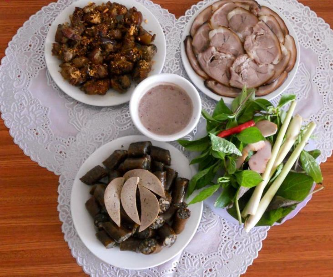 Thịt chó được xem là âm thực, ăn vào đầu tháng đầu năm có thể hút xui xẻo, làm hao tổn may mắn