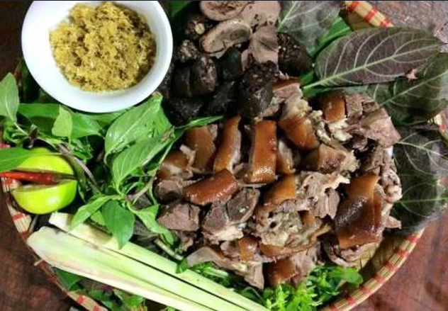 Ăn thịt chó cuối năm còn mang ý nghĩa “đóng cửa năm cũ, xua đi xui rủi”