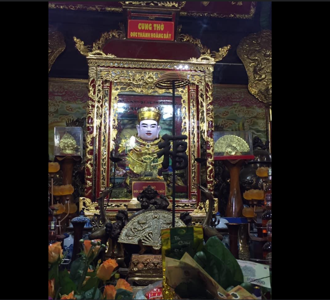 bàn thờ ông Hoàng Bảy