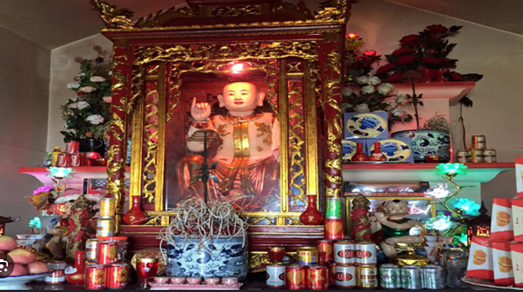 bàn thờ Cậu Bé Cửa Đông