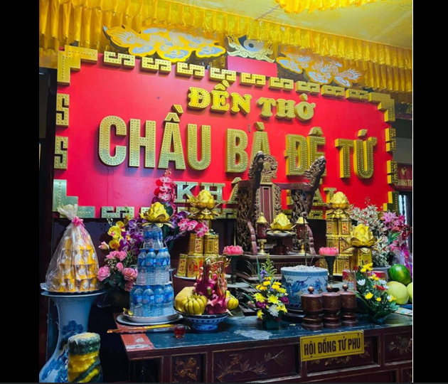 bàn thờ Chầu Đệ Tứ Khâm Sai