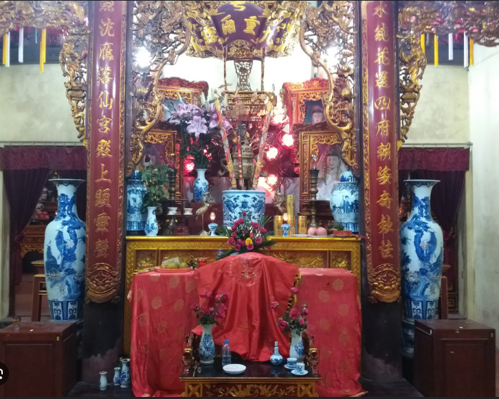 bàn thờ Mẫu Cửu Trùng Thiên