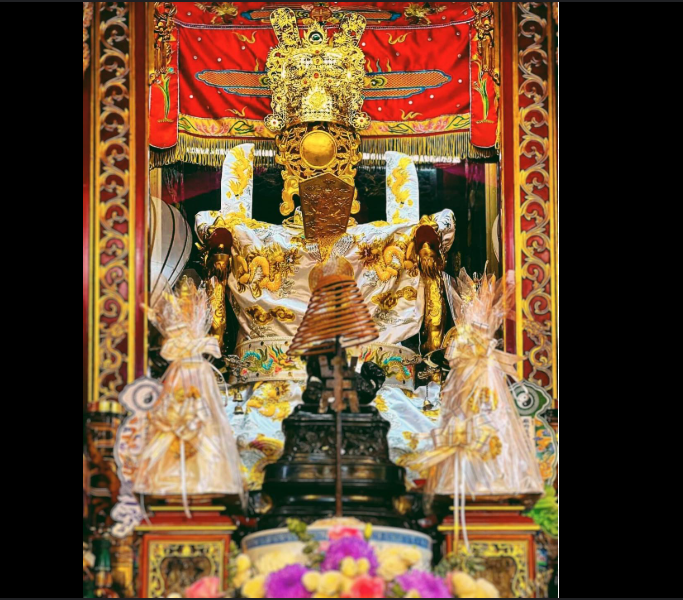 bàn thờ Quan Lớn Đệ Tứ Khâm Sai