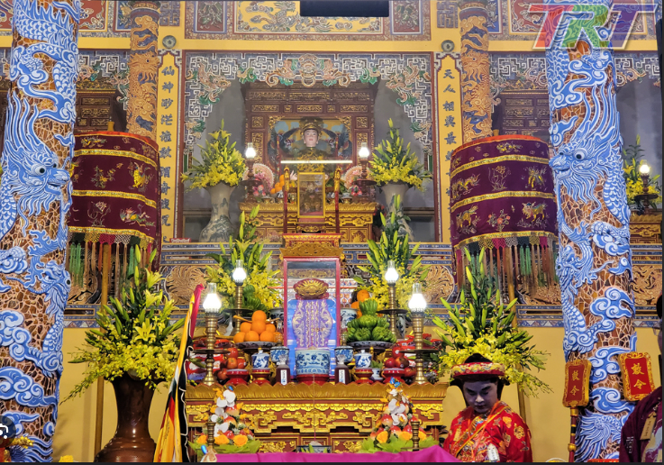 tham khảo phong cách bàn thờ Thiên Tiên Thánh Giáo