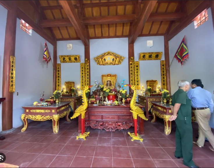 bàn thờ dòng họ Ngô
